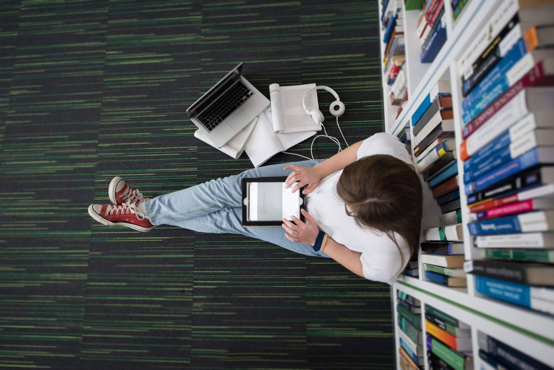 Trabajar en España a la misma vez que se estudia una carrera universitaria