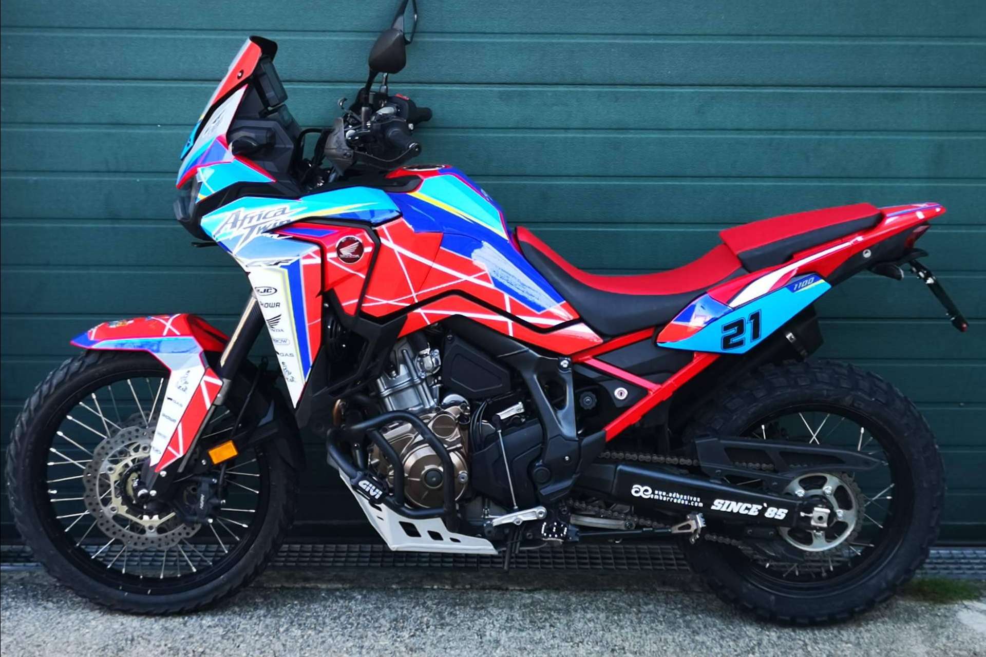 Vinilos para motos de la mano de ADHESIVOSEMBARRADOS