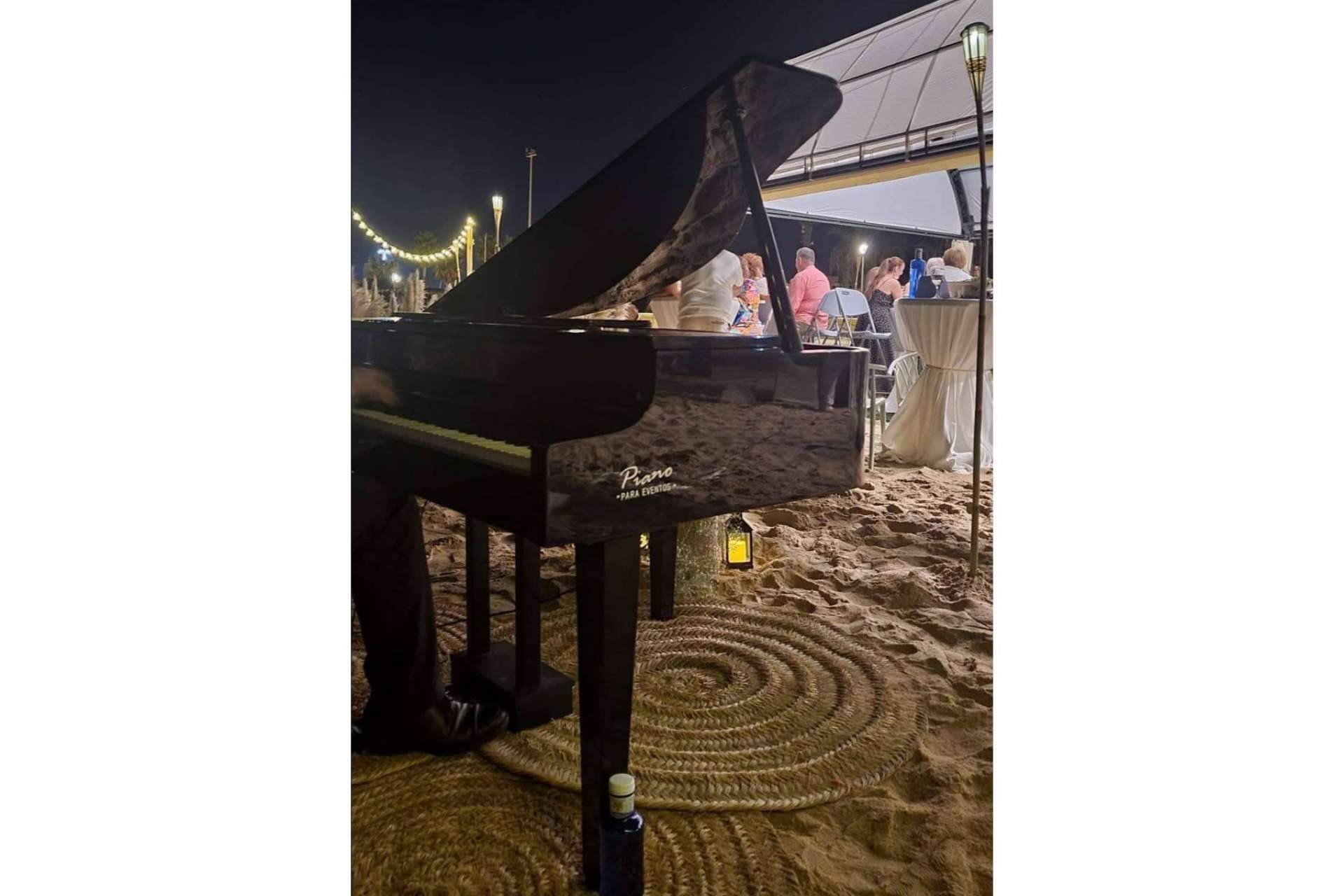 Piano Para Eventos acompaña a los novios en el día de su boda