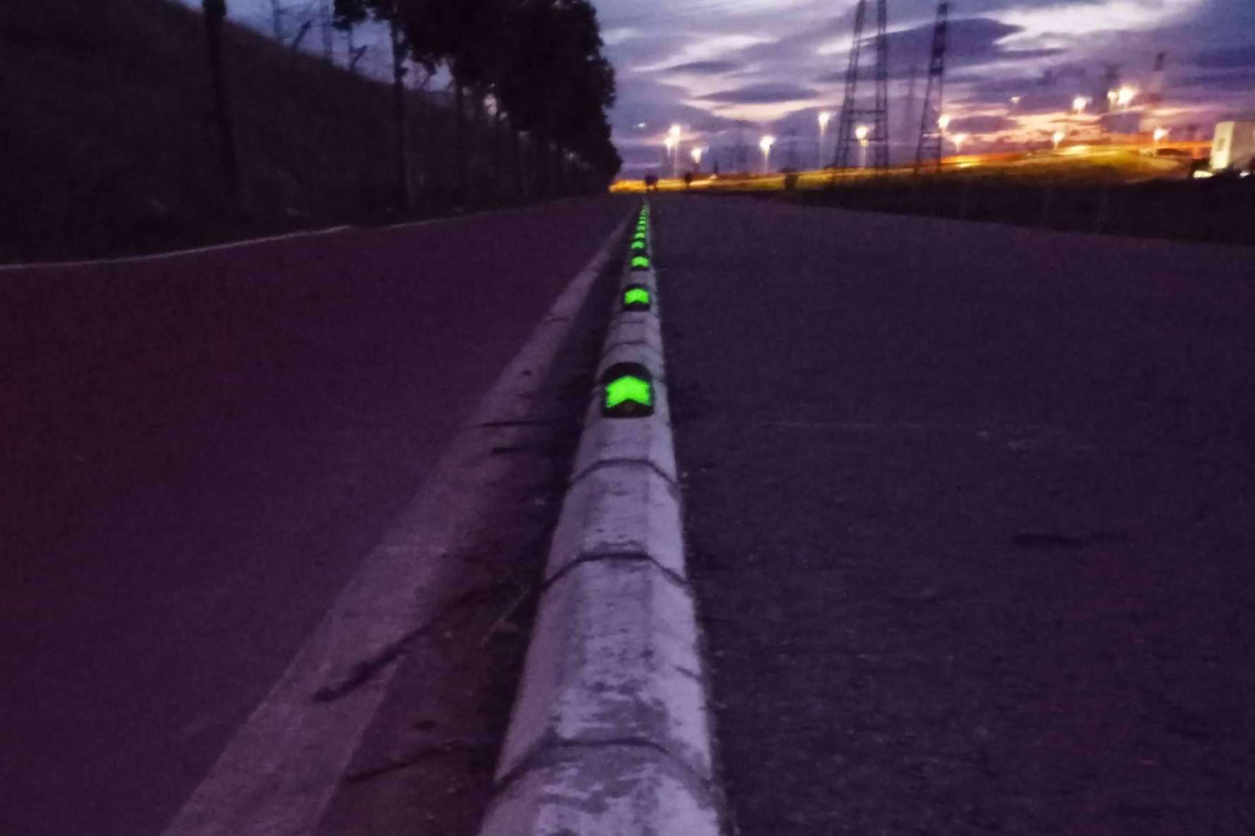 Abadecom, balizas truncadas fotoluminiscentes