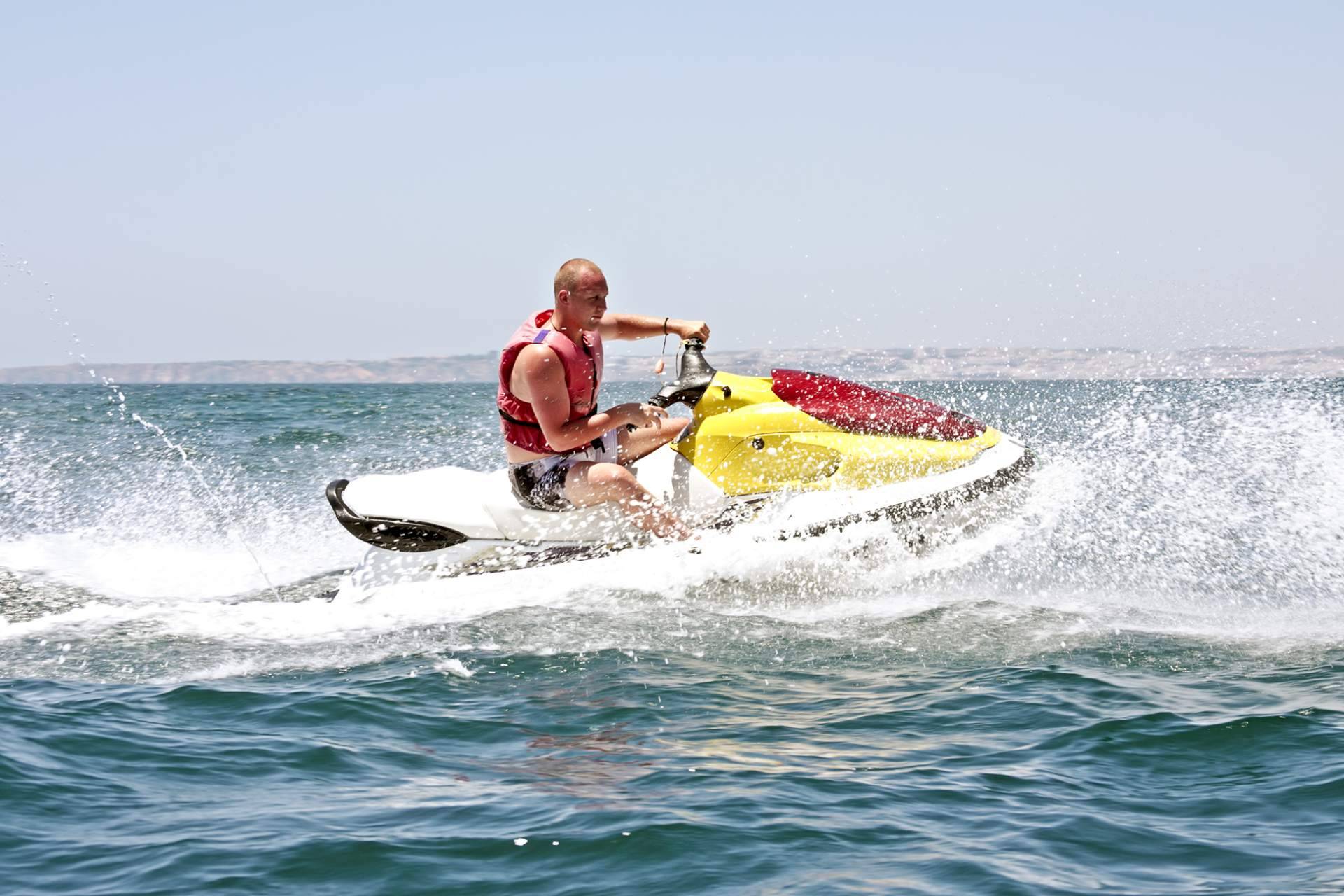 Los beneficios de contratar un seguro de moto de agua en elsegurodemibarco.com